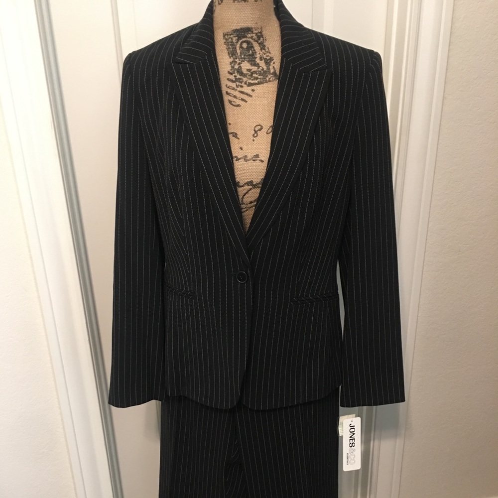 | Jones & CO Essentials | Stretch | B&W Suit